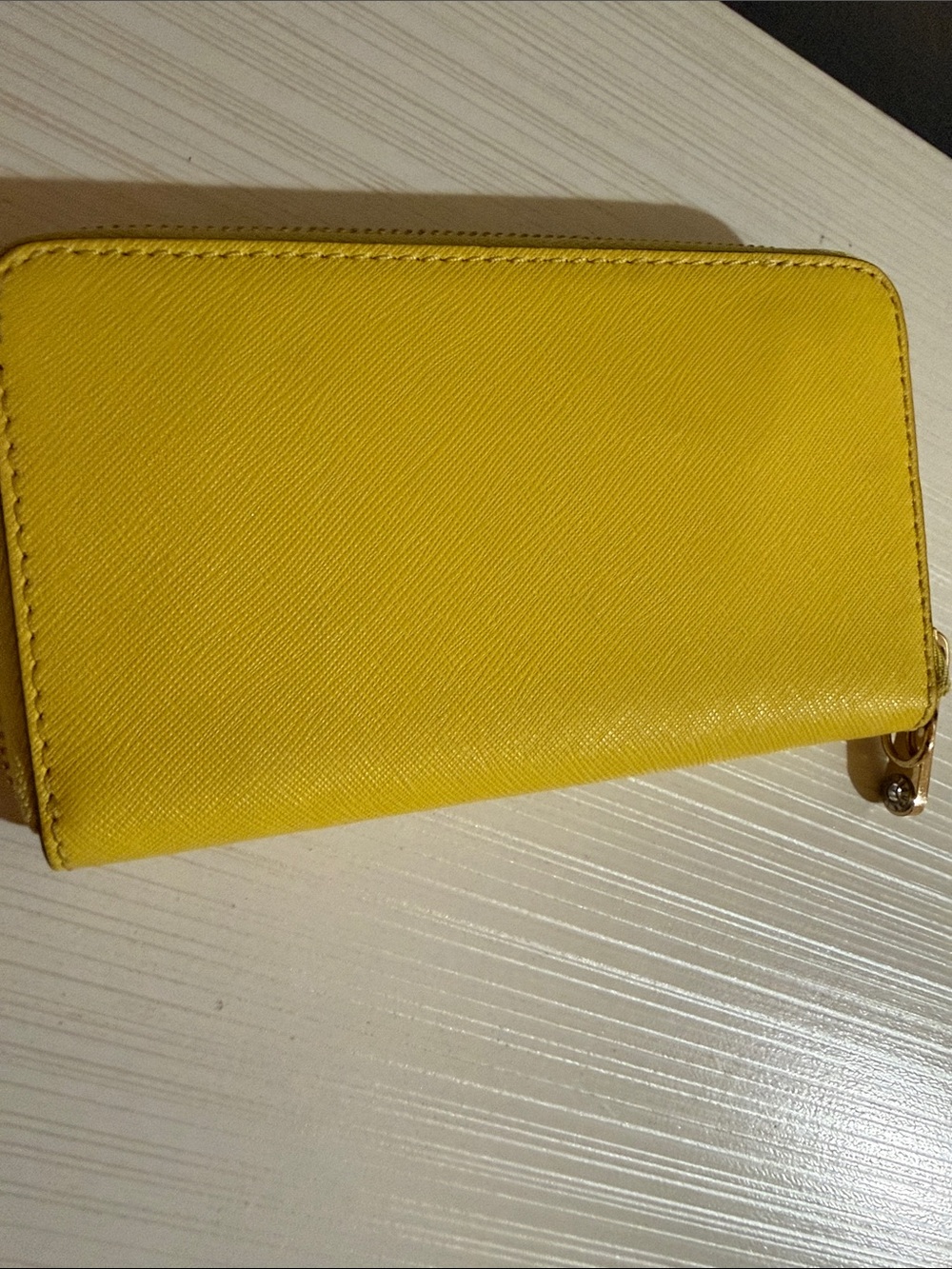 Henri Bendel West 57th wallet a zip-around closure and gold-tone hardware - Picture 6 of 10